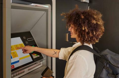 Les quatre avantages des distributeurs automatiques de billets neutres